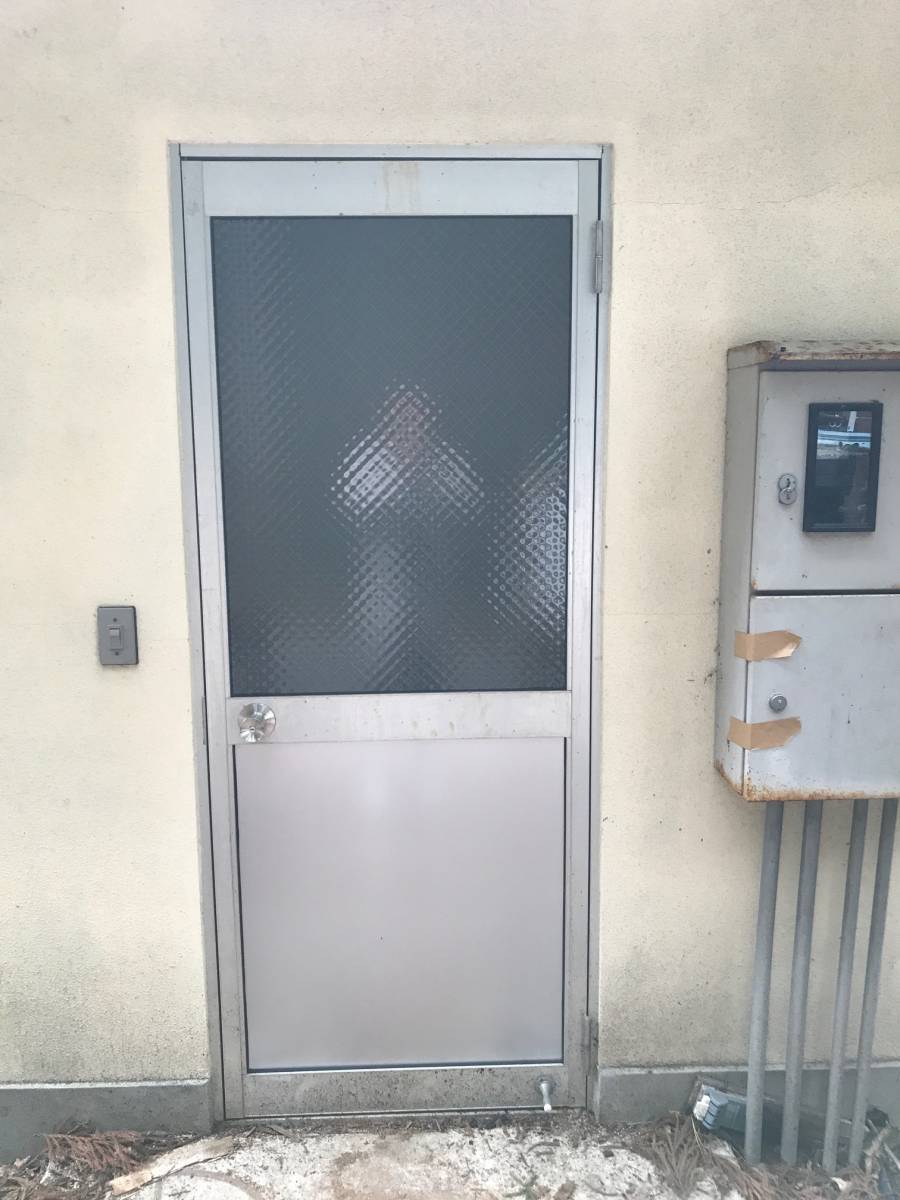 まどありー。のドアの修理の施工事例写真