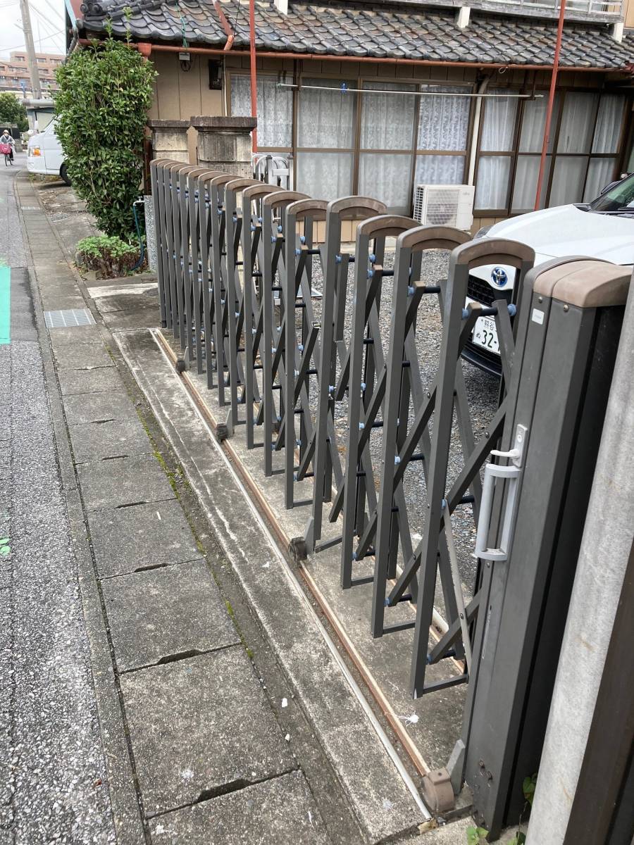 まどありー。の門扉交換の施工前の写真1