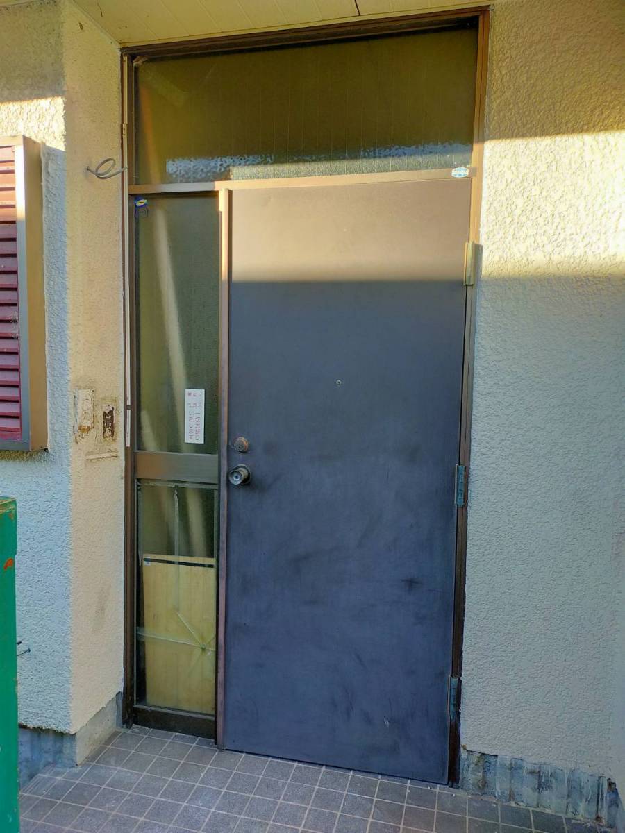 まどありー。の玄関リシェント工事の施工前の写真1