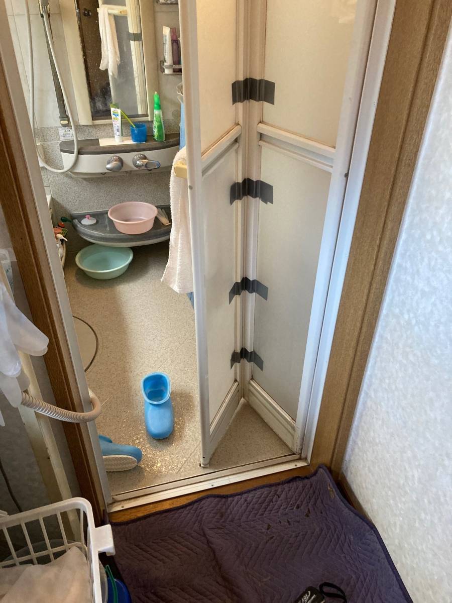 まどありー。の浴室ドア交換の施工前の写真2