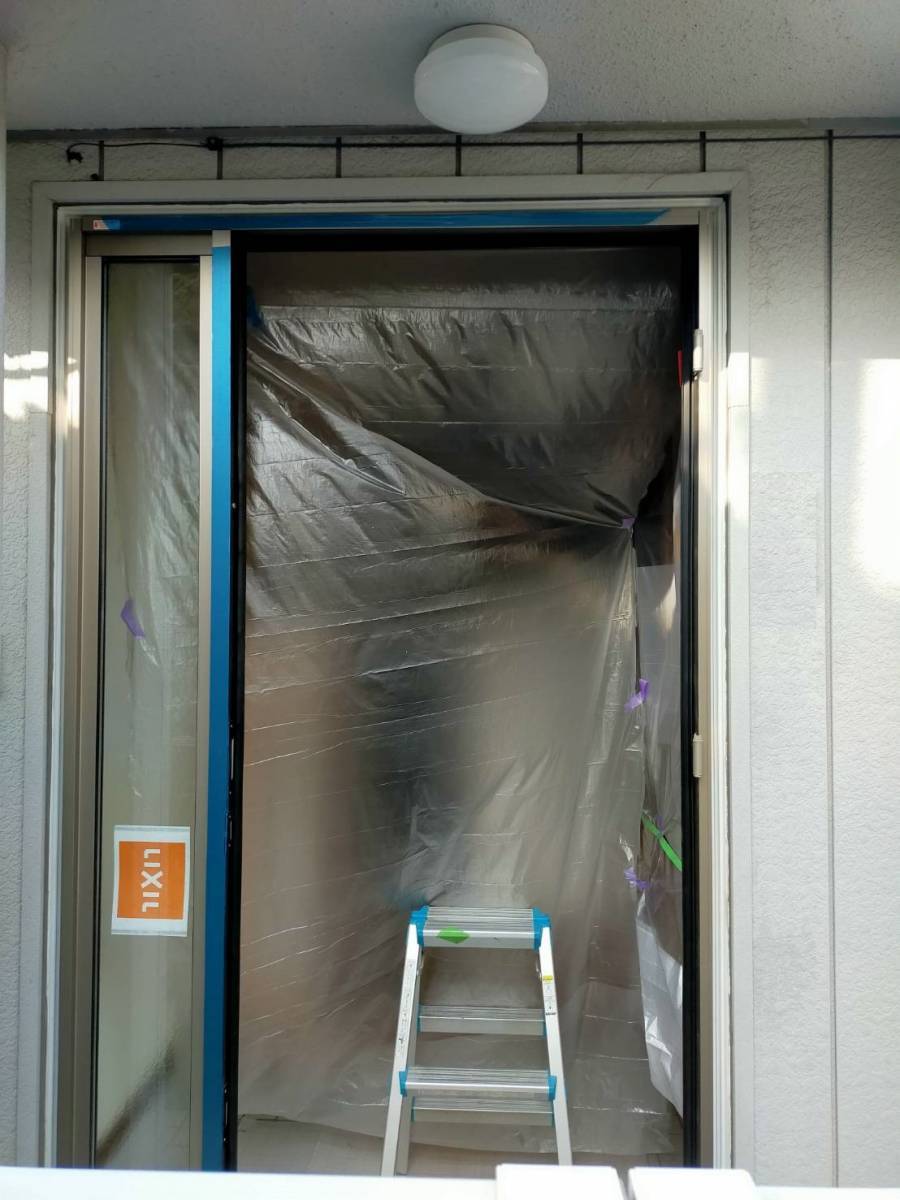 まどありー。の玄関ドア交換の施工前の写真2