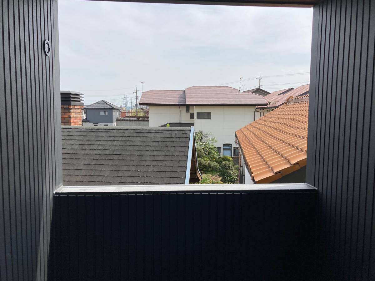 まどありー。の笠木工事の施工前の写真1