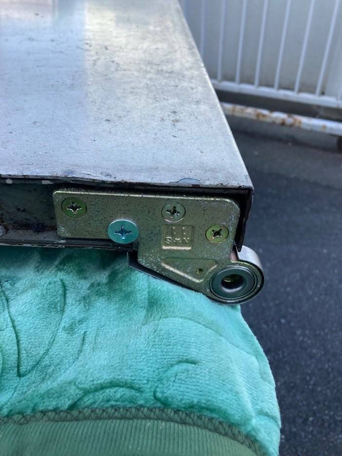 まどありー。のフロアヒンジ交換の施工後の写真1