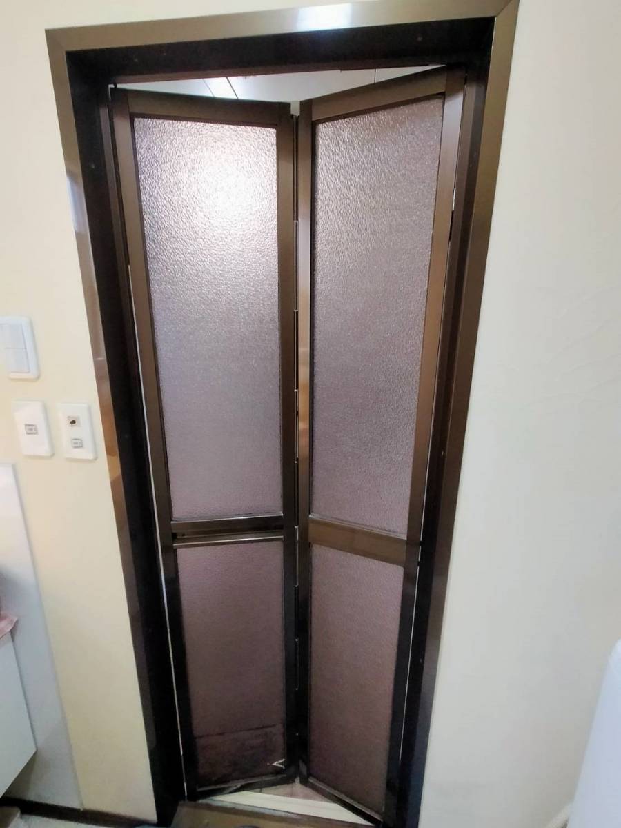 まどありー。の浴室折れ戸の交換の施工前の写真1