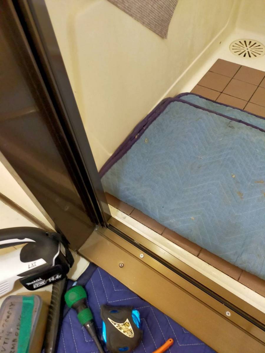まどありー。の浴室折れ戸の交換の施工前の写真2