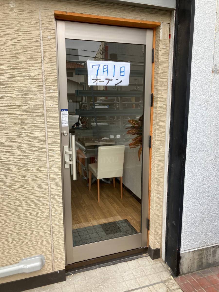 まどありー。太田店の店舗入り口をアルミドアへ交換の施工後の写真1
