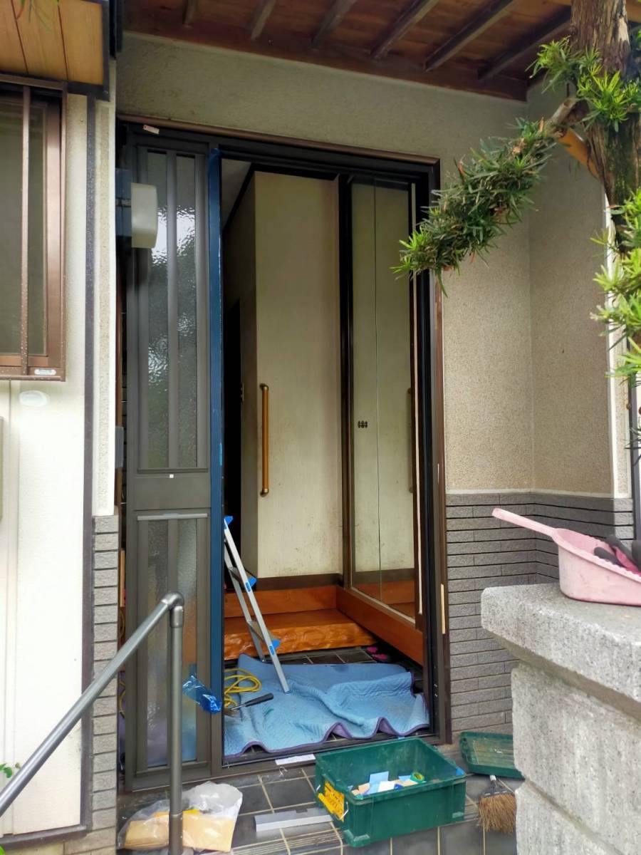 まどありー。太田店の玄関ドアの交換の施工後の写真2
