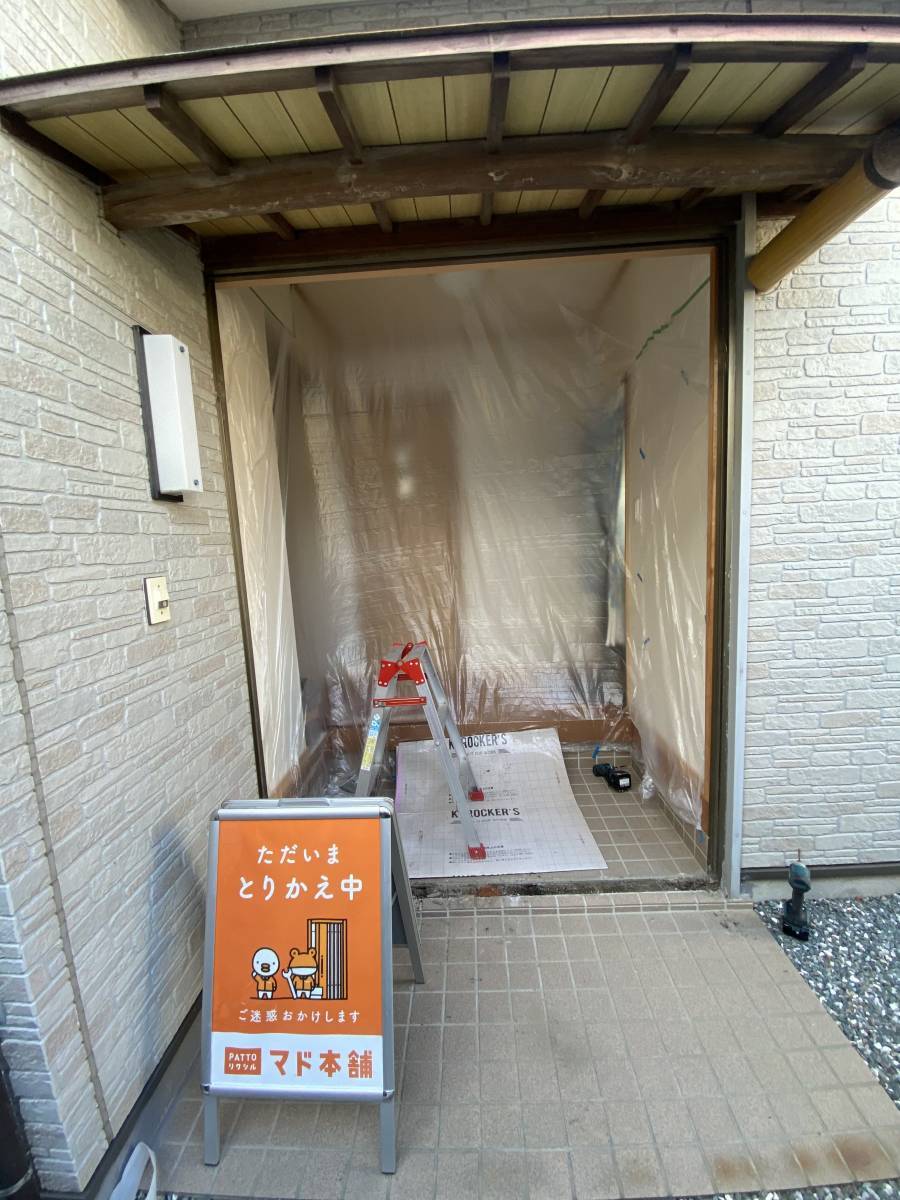 まどありー。の玄関引戸の交換工事の施工前の写真2