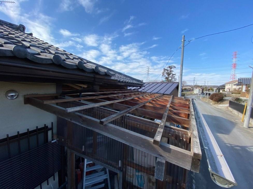 まどありー。太田店の屋根材の交換の施工前の写真3