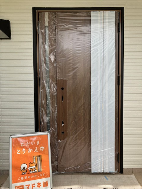 まどありー。の玄関ドアの交換工事の施工後の写真1