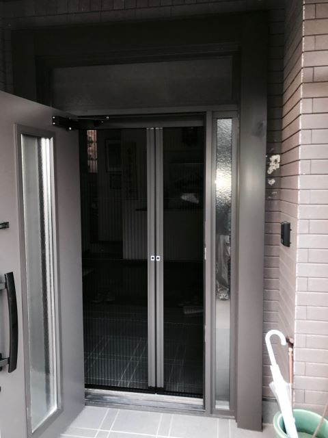 まどありー。太田店の玄関網戸の入れ替え交換の施工後の写真3