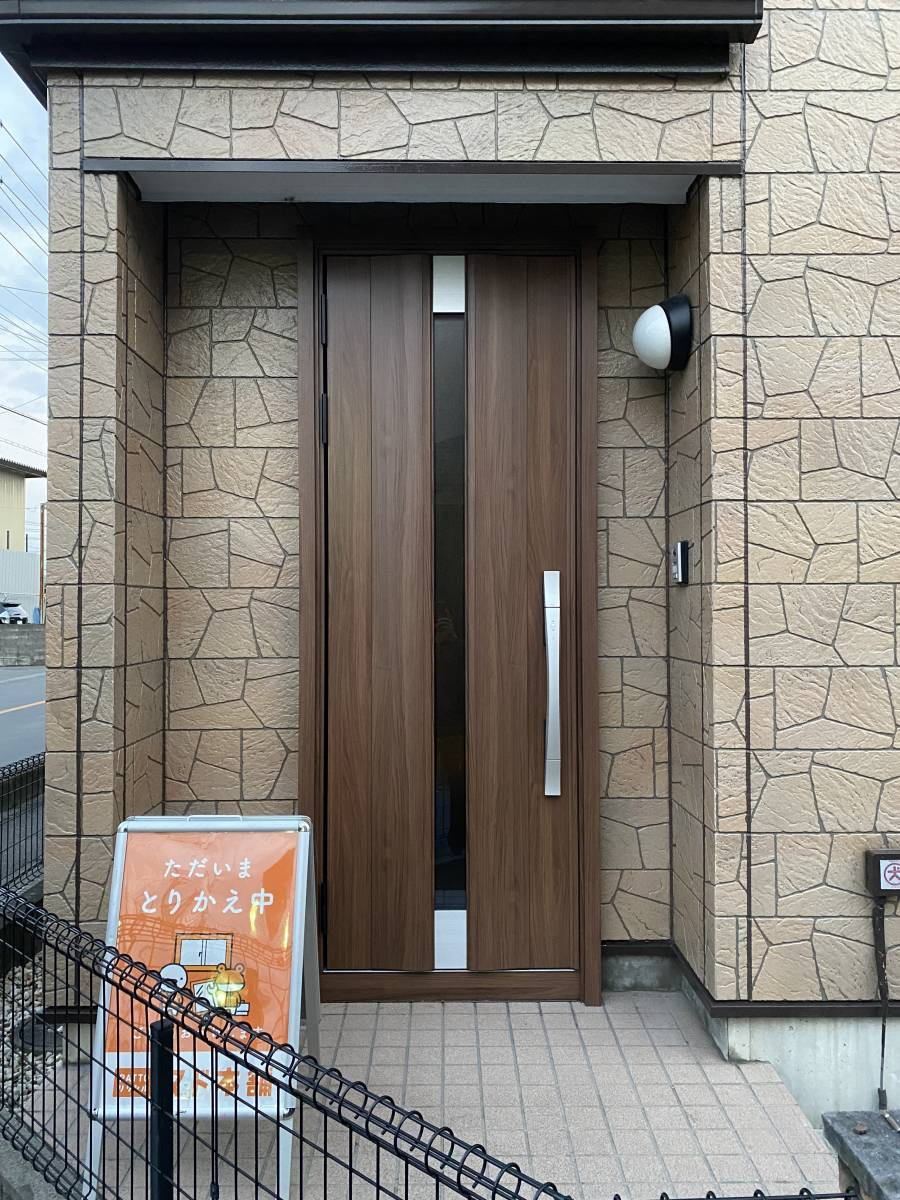 まどありー。太田店の玄関を新しくしましたの施工後の写真1