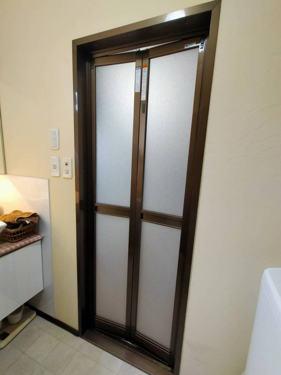 まどありー。太田店の浴室折れ戸の交換の施工後の写真1