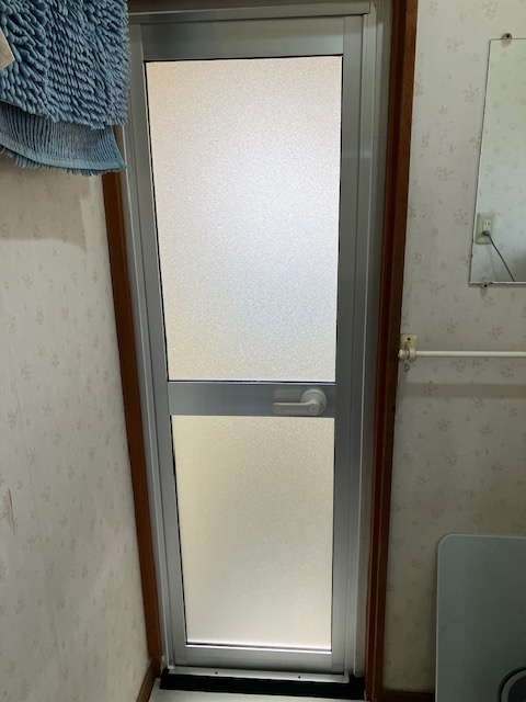 まどありー。太田店の浴室ドアの入れ替えの施工後の写真1