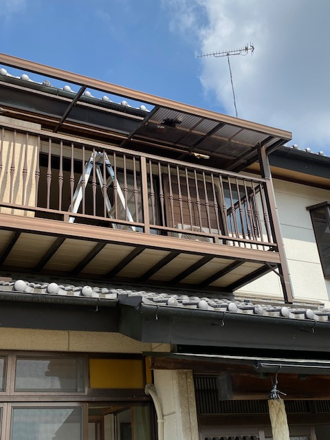 まどありー。太田店のポリカ屋根の交換の施工前の写真1