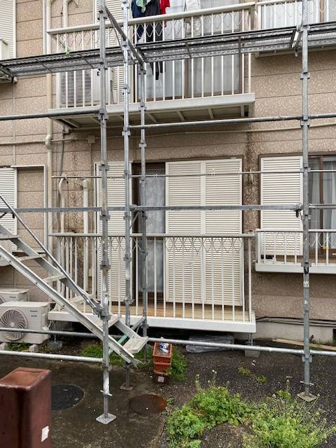 まどありー。太田店の補強作業の施工前の写真1