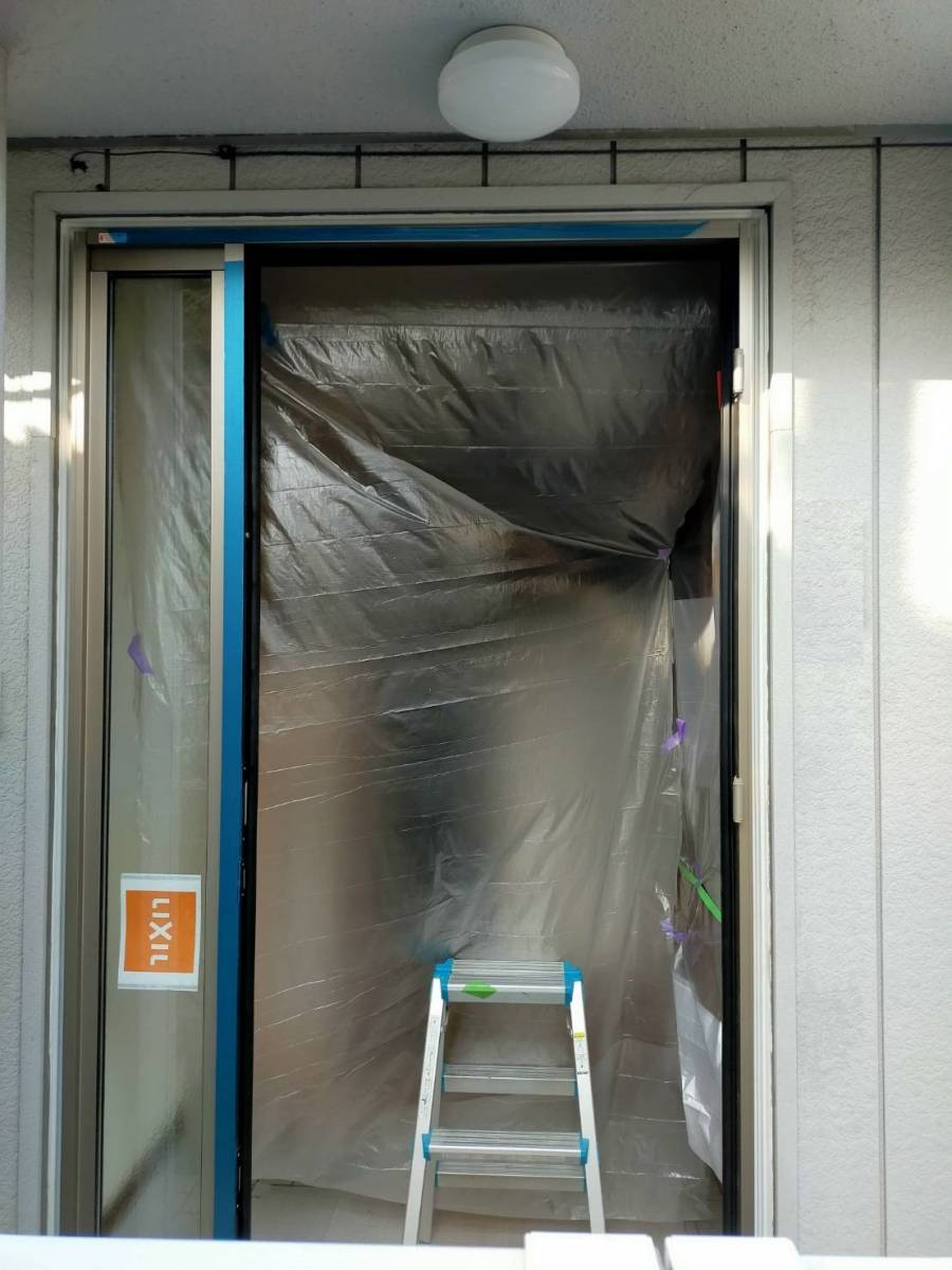 まどありー。太田店の玄関ドア交換の施工前の写真2