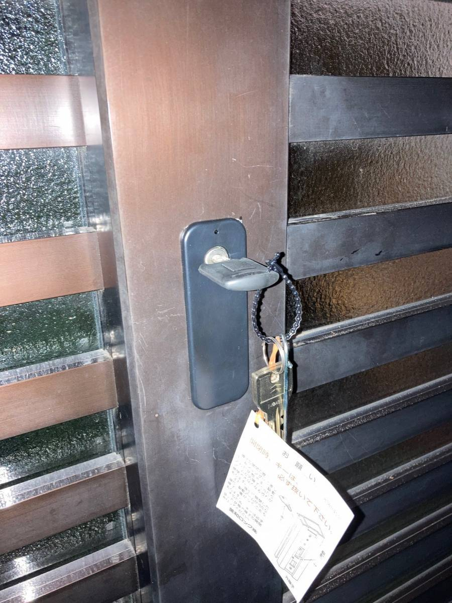 まどありー。太田店の玄関召し合わせ錠の交換の施工前の写真2