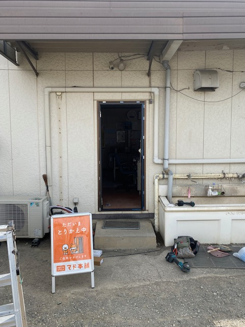 まどありー。太田店の勝手口ドア交換の施工前の写真2