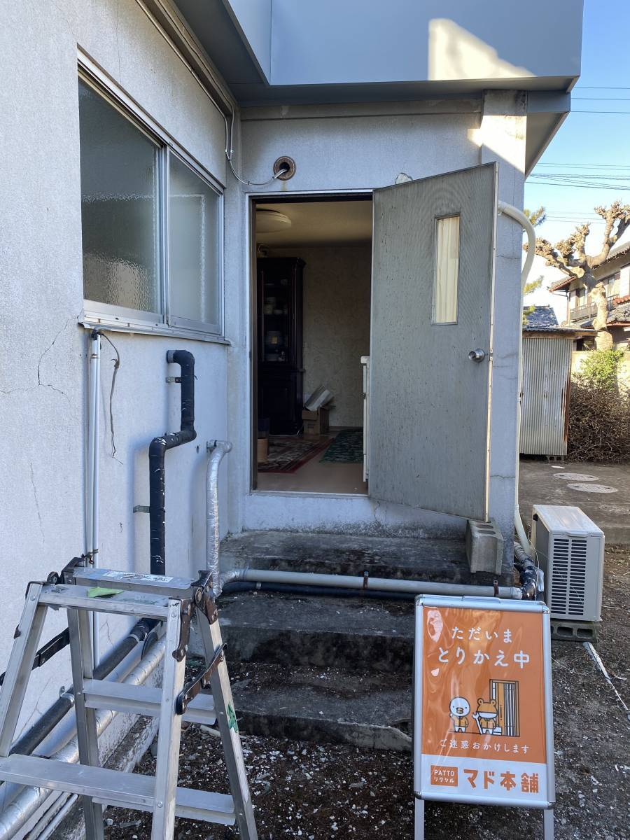 まどありー。太田店の勝手口ドアの交換の施工前の写真2