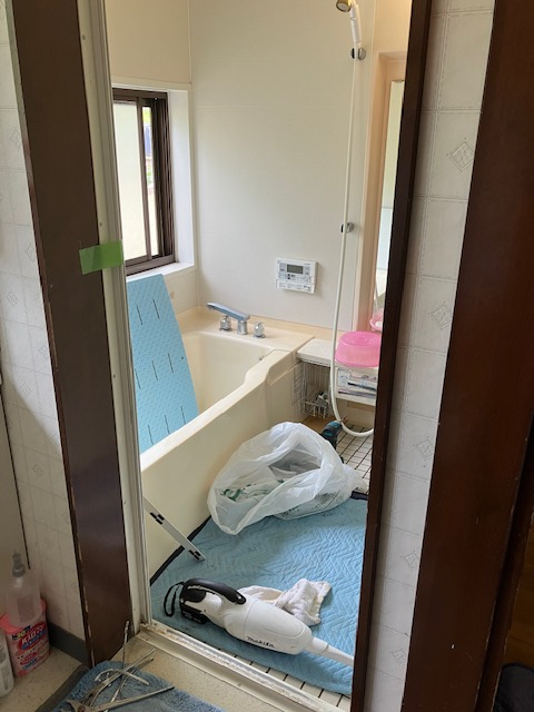まどありー。太田店の浴室ドアを新しく交換しましたの施工前の写真3