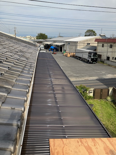 まどありー。太田店のポリカ屋根の交換の施工後の写真1