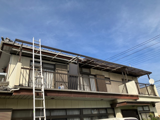 まどありー。太田店のポリカ屋根の交換の施工前の写真2
