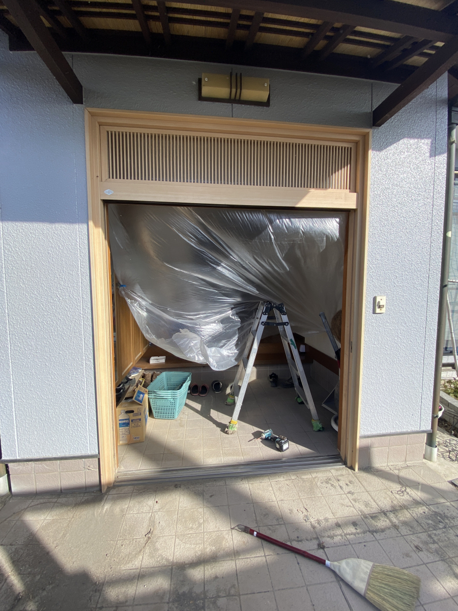 まどありー。太田店の玄関引戸の交換ですの施工前の写真1