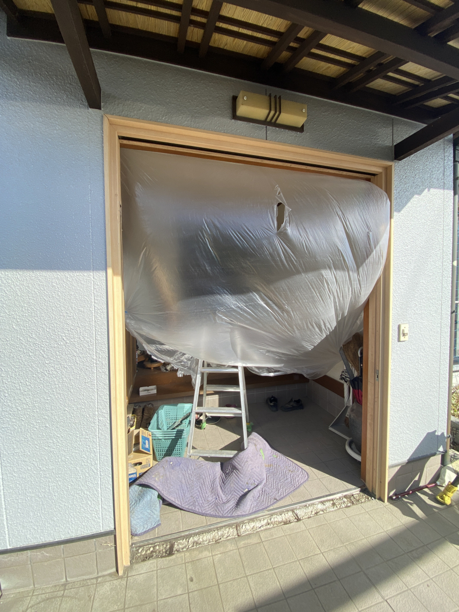 まどありー。太田店の玄関引戸の交換ですの施工前の写真2