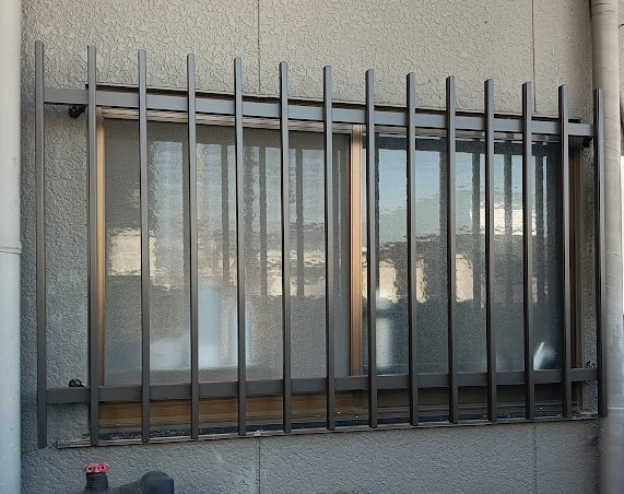 まどありー。太田店の面格子をプラスして、安心の防犯性の施工後の写真1