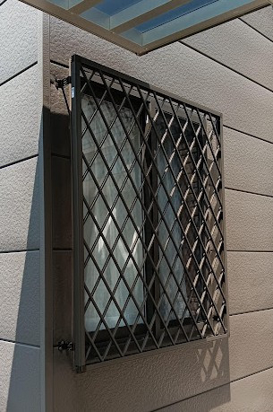 まどありー。太田店の防犯対策　面格子設置の施工後の写真1
