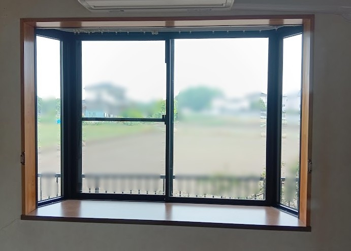 まどありー。太田店の〚窓リノベ補助金対象商品〛出窓に内窓設置の施工前の写真1