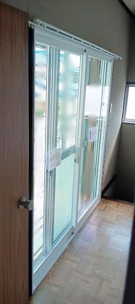まどありー。太田店の〚窓リノベ補助金対象商品〛内窓 廊下に設置の施工後の写真1