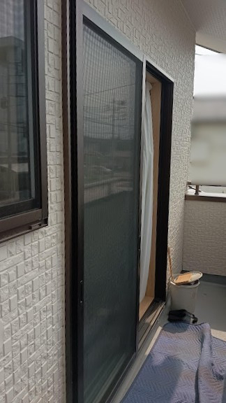 まどありー。太田店の日差しや紫外線をカットし、冷房効率アップの施工前の写真1