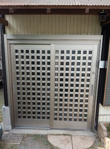 まどありー。太田店の玄関引戸も壁を壊さず簡単リフォームの施工後の写真1