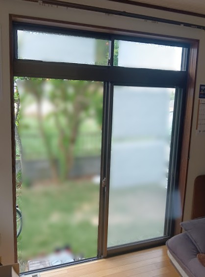 まどありー。太田店の欄間付き掃き出し窓に内窓設置の施工前の写真1