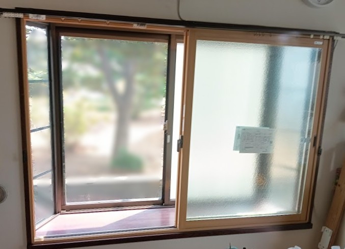 まどありー。太田店の外の影響を受けやすい出窓に内窓設置の施工後の写真1