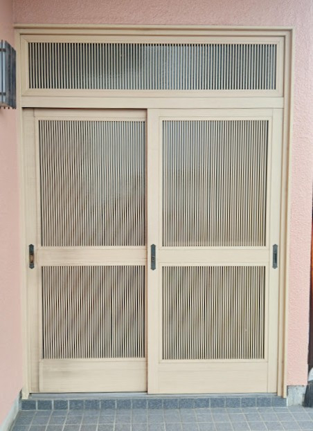 まどありー。太田店のお家の顔をリフレッシュの施工前の写真1