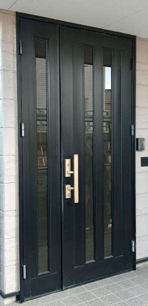 まどありー。太田店の玄関リフォームで防犯性アップの施工前の写真1