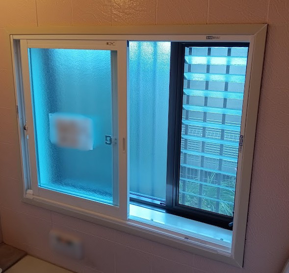 まどありー。太田店の浴室も二重の窓で断熱性アップの施工後の写真1