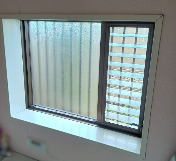 まどありー。太田店の浴室も二重の窓で断熱性アップの施工前の写真1