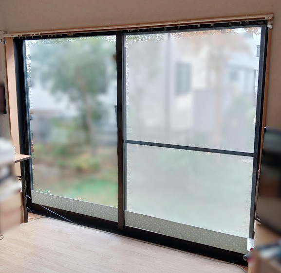 まどありー。太田店の今ある窓の内側に、新しく窓を設置の施工前の写真1