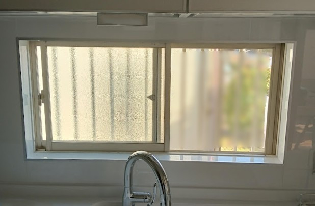 まどありー。太田店のキッチン窓も二重にして断熱性アップの施工前の写真1