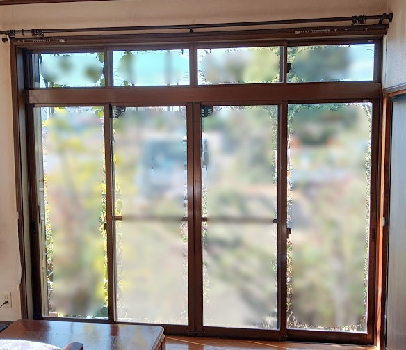 まどありー。太田店の大きな窓も内窓で断熱性アップの施工前の写真1