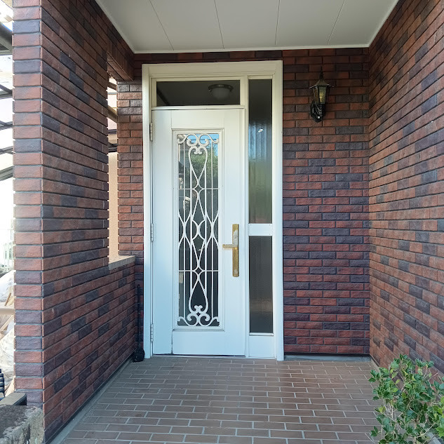 まどありー。太田店の毎日使う玄関ドアをリフォームの施工前の写真1