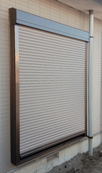まどありー。太田店の今ある窓に後付けできるリフォームシャッターの施工後の写真1