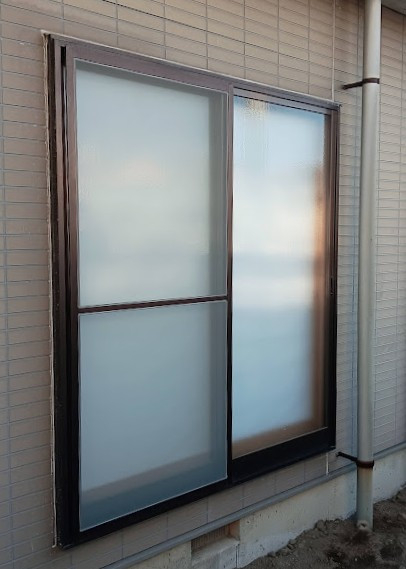 まどありー。太田店の今ある窓に後付けできるリフォームシャッターの施工前の写真1